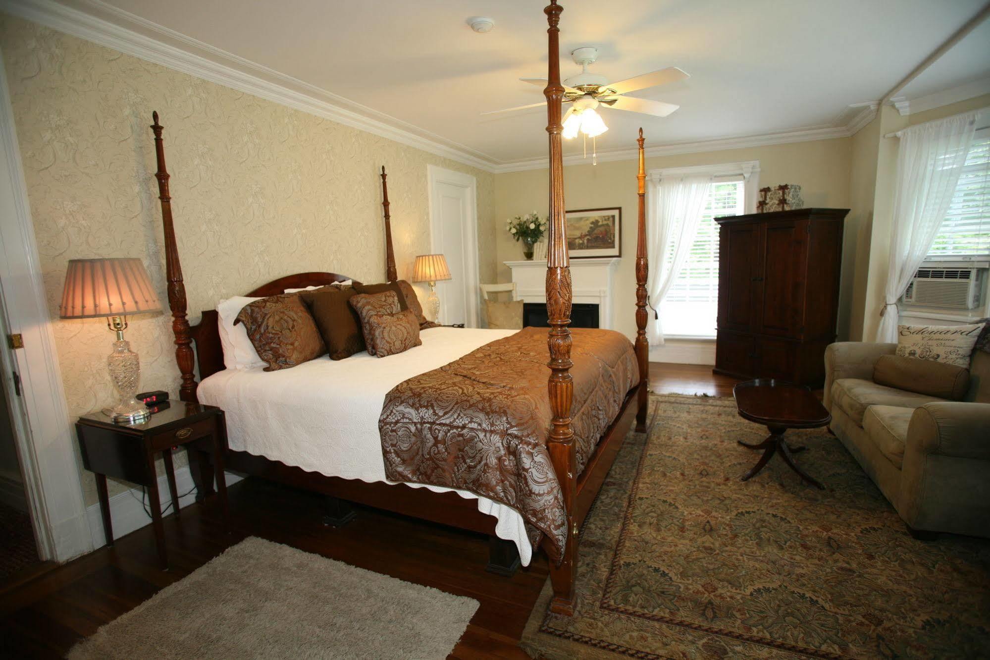 Four Chimneys Inn Bennington Ngoại thất bức ảnh